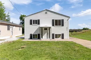 697 Ocean Ave, Akron, OH 44310 - Photo 1