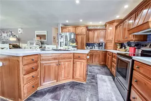 439 E 305th St, Willowick, OH 44095 - Photo 11