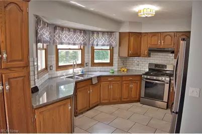 2758 Parkplace Drive, Uniontown, OH 44685 - Photo 3
