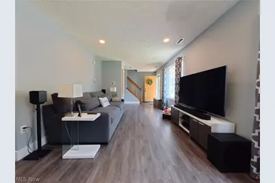 1271 Oxford Circle, Akron, OH 44312 - Photo 5