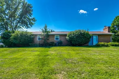 5622 Brentwood Avenue NW, North Canton, OH 44720 - Photo 3