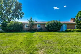5622 Brentwood Ave NW, North Canton, OH 44720 - Photo 3