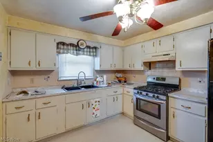 5622 Brentwood Ave NW, North Canton, OH 44720 - Photo 9
