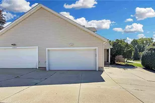 1691 Olympus Dr, Kent, OH 44240 - Photo 3