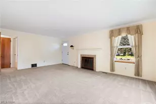 154 Hilltop Dr NW, Canton, OH 44708 - Photo 9