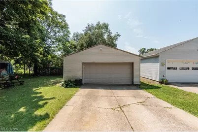 1404 Kendale Drive, Akron, OH 44314 - Photo 49