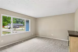 8278 Dallas Dr, Mentor, OH 44060 - Photo 9
