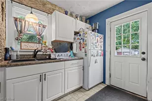 912 Hunt St, Akron, OH 44306 - Photo 11