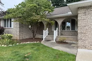 3986 April Dr, Uniontown, OH 44685 - Photo 5