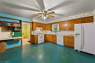 270 Benton St, Austintown, OH 44515 - Photo 13
