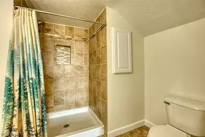 293 E Cassell Avenue, Barberton, OH 44203 - Photo 17