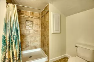 293 E Cassell Ave, Barberton, OH 44203 - Photo 17