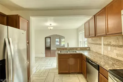 293 E Cassell Avenue, Barberton, OH 44203 - Photo 7