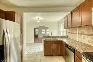 293 E Cassell Ave, Barberton, OH 44203 - Photo 7