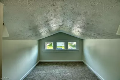 293 E Cassell Avenue, Barberton, OH 44203 - Photo 15