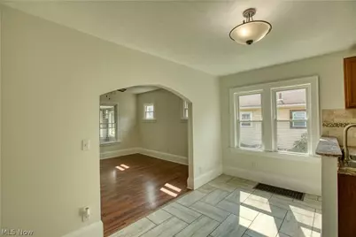 293 E Cassell Avenue, Barberton, OH 44203 - Photo 5