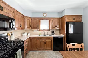 146 Lowrie Blvd, Northfield, OH 44067 - Photo 9