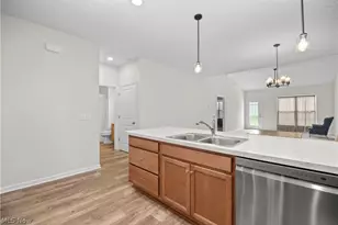 209 Alexander Dr, Elyria, OH 44035 - Photo 5