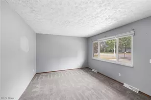 1012 Vivian Dr, Grafton, OH 44044 - Photo 3