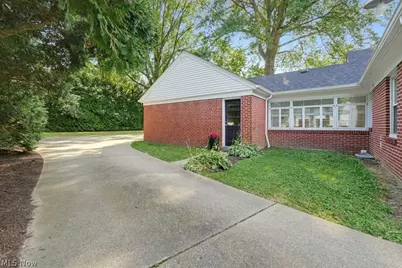2468 Ridgewood Road, Akron, OH 44313 - Photo 7
