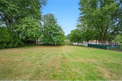 333 E Ridgewood Drive, Green Hills, OH 44131 - Photo 15