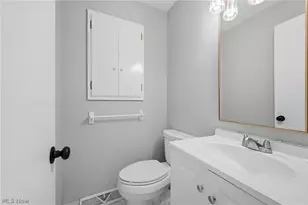 333 E Ridgewood Dr, Green Hills, OH 44131 - Photo 9