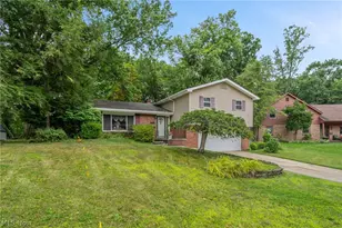 1590 Newcastle Cir, Akron, OH 44313 - Photo 3