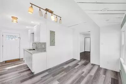 290 E 317th Street, Willowick, OH 44095 - Photo 9