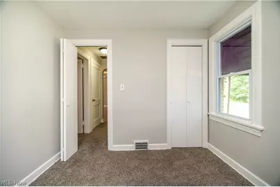 110 S Hazelwood Avenue, Youngstown, OH 44509 - Photo 23