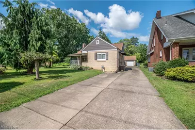 110 S Hazelwood Avenue, Youngstown, OH 44509 - Photo 1