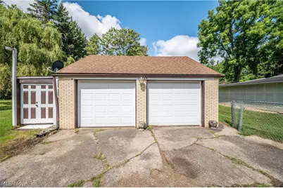 110 S Hazelwood Avenue, Youngstown, OH 44509 - Photo 5