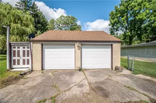 110 S Hazelwood Ave, Youngstown, OH 44509 - Photo 5
