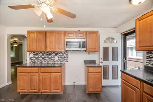 110 S Hazelwood Ave, Youngstown, OH 44509 - Photo 15