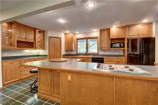3136 Englewood Dr, Silver Lake, OH 44224 - Photo 9