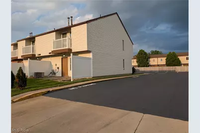 1565 Whitehall Boulevard, Kent, OH 44240 - Photo 3