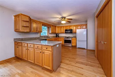 952 Rosemarie Circle, Wadsworth, OH 44281 - Photo 3