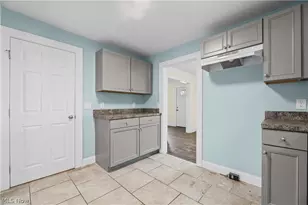 874 Wilmot St, Akron, OH 44306 - Photo 7
