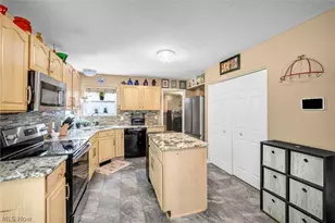 2049 N Park Ln, Roaming Shores, OH 44084 - Photo 13