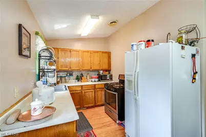 1637 Vicgross Avenue, Akron, OH 44310 - Photo 11