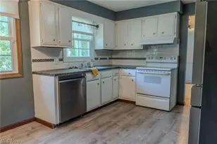 203 Albany Dr NW, Canton, OH 44708 - Photo 17
