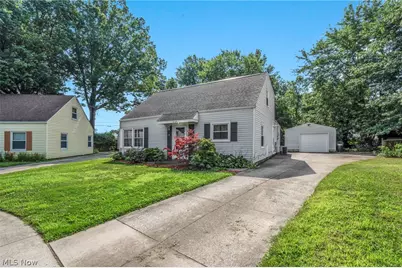 2139 Suncrest Circle, Cuyahoga Falls, OH 44221 - Photo 3