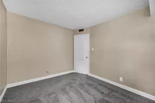 2139 Suncrest Cir, Cuyahoga Falls, OH 44221 - Photo 33