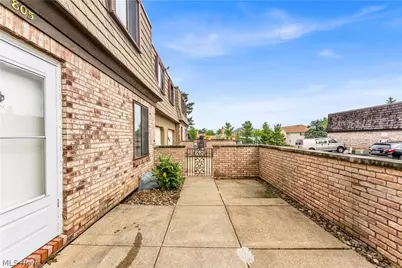 805 Tollis Parkway, Grandview Heights, OH 44147 - Photo 27