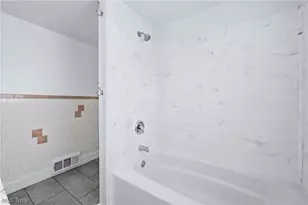 572 E Archwood Ave, Akron, OH 44301 - Photo 31
