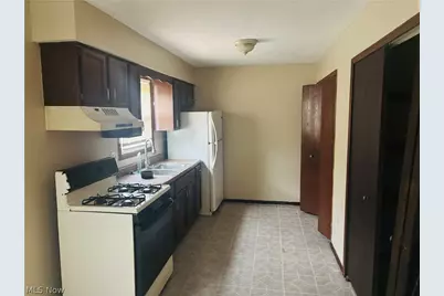 406 Maplebrook Drive #406, Painesville Twp, OH 44077 - Photo 3