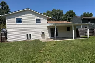 615 Bowling Green Cir, Elyria, OH 44035 - Photo 17