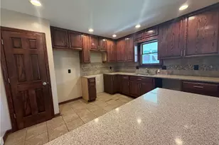 615 Bowling Green Cir, Elyria, OH 44035 - Photo 5