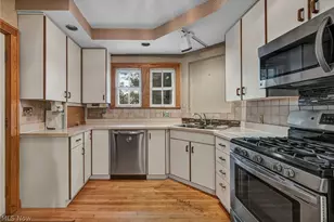 3295 Glencairn Rd, Huber Heights, OH 44122 - Photo 7