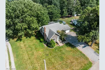347 Bahlor St SW, Sugarcreek, OH 44681 - Photo 3