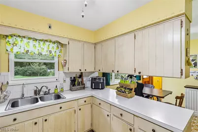 4908 Encino Drive, Akron, OH 44319 - Photo 11